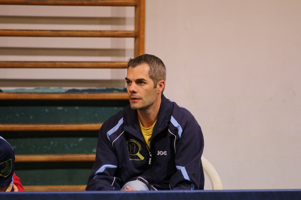 Simone Carrucciu in versione panchina (Foto Gianluca Piu)