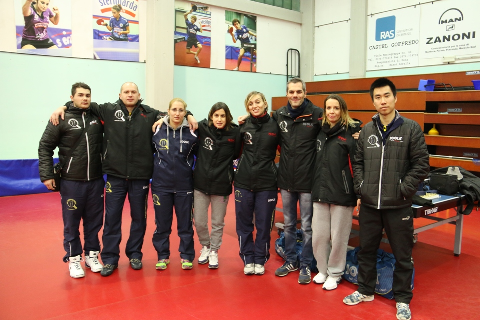 La bella famiglia del Tennistavolo Norbello (Foto Gianluca Piu)