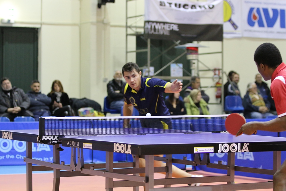 Vilbene Mocci affronta Onaolapo (Foto Gianluca Piu)