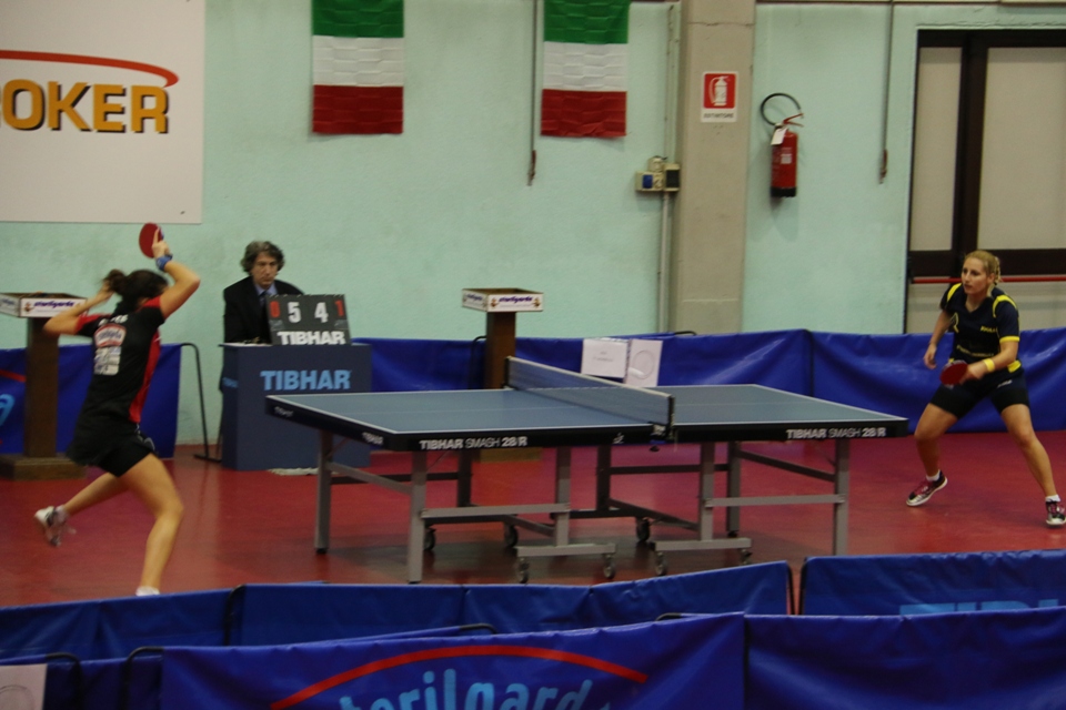 a dx Papadaki affronta la Bracco (Foto Gianluca Piu)