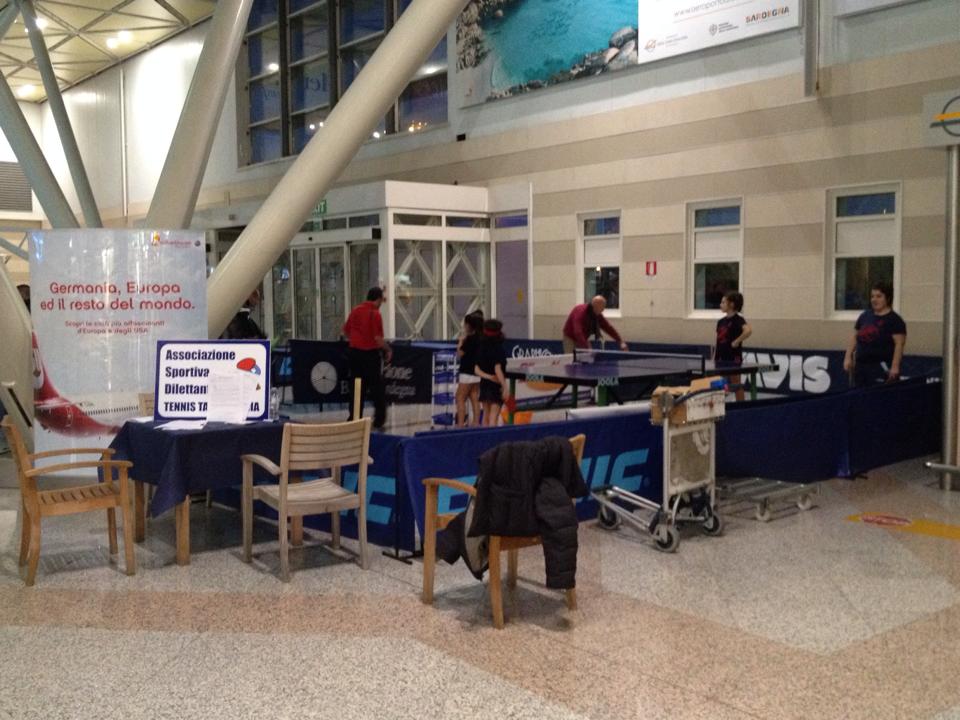 Le due aree di gioco allestite all'aeroporto (Foto Olbia Costasmeralda Airport)