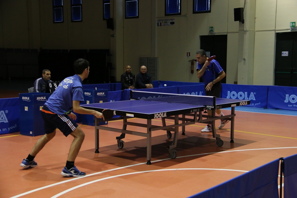 a dx Antonello Ledda affronta Raffaele Sanna del Guspini B (Foto Gianluca Piu)