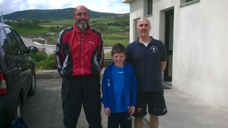 A dx Pier Paolo Melis dell'Olbia assieme ai compagni Stefano Corda e Matteo Fois