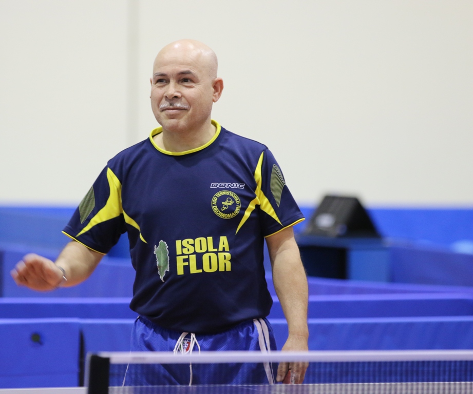 Il pongista fotografo del Tennistavolo Decimomannu Tomaso Fenu (Foto Gianluca Piu)