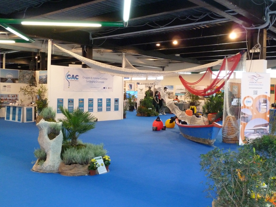 Lo stand del GAC SO alla Fiera Internazionale della Sardegna (Foto Pescatour)