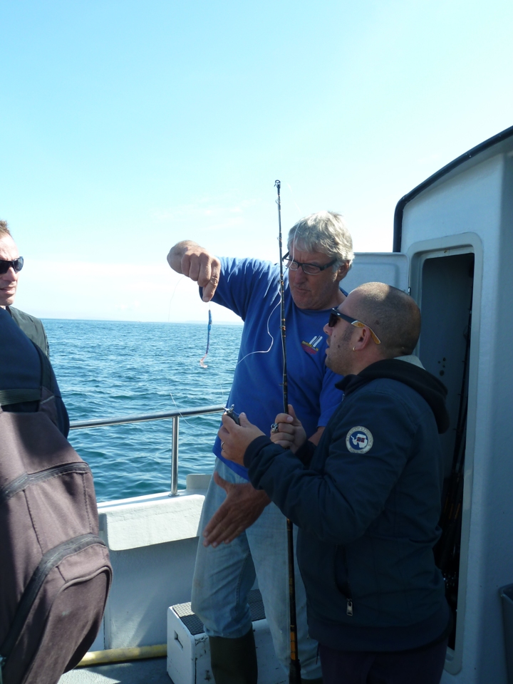 Si inizia a pescare con la canna (Foto Gianna Saba)