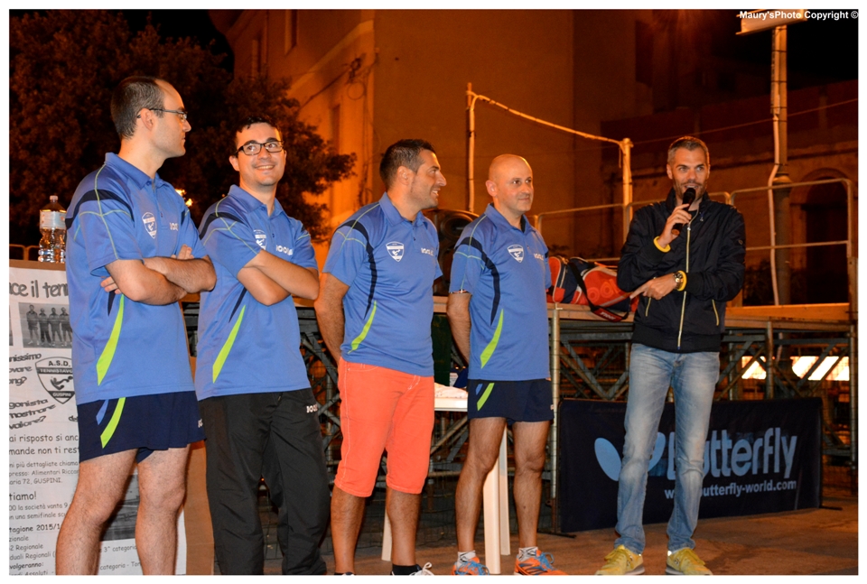 Simone Carrucciu presenta il poker della B2 guspinese (Foto Maurizio Peis)