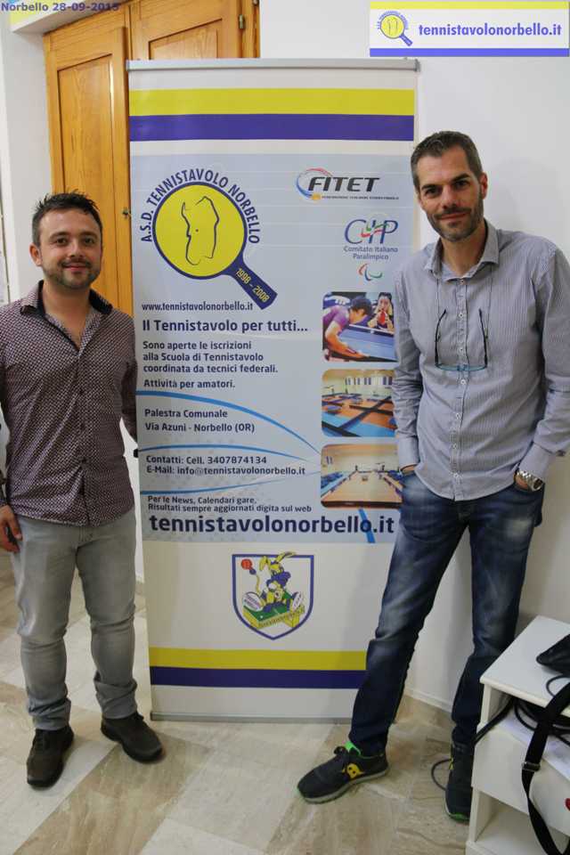 Il sindaco Matteo Manca posa con Simone Carrucciu (Foto Gianluca Piu)