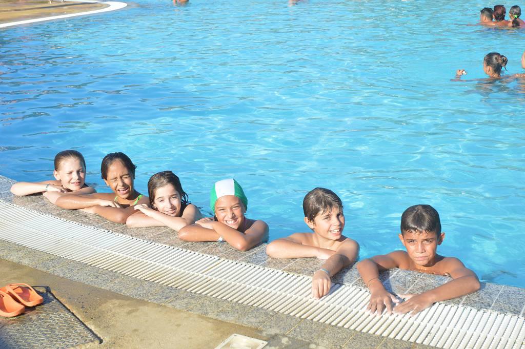 Relax in piscina (Foto Luciano Saiu)