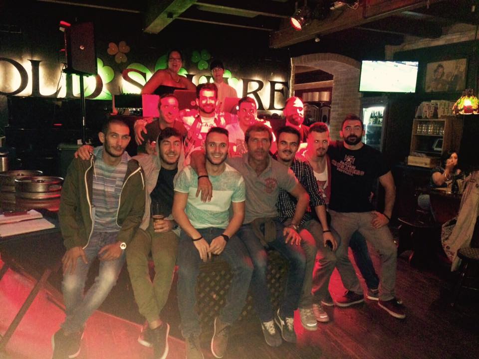 I Cru durante la manifestazione contro l'omofobia