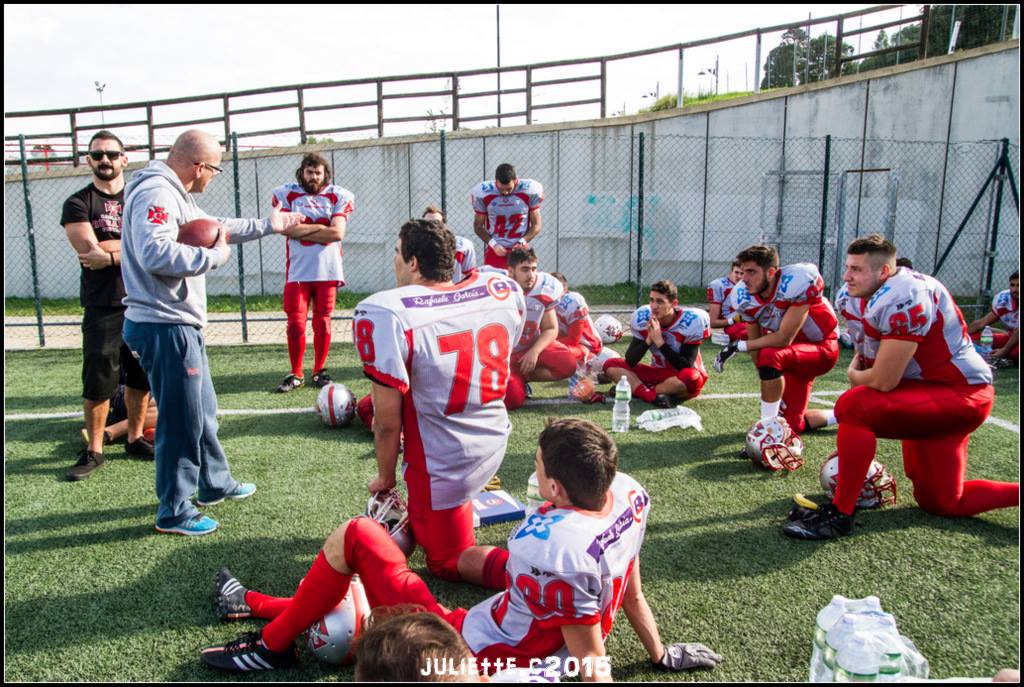 Anche Giuseppe Full Fiorito prova a scuotere i suoi giocatori (Foto Giulia Congia)