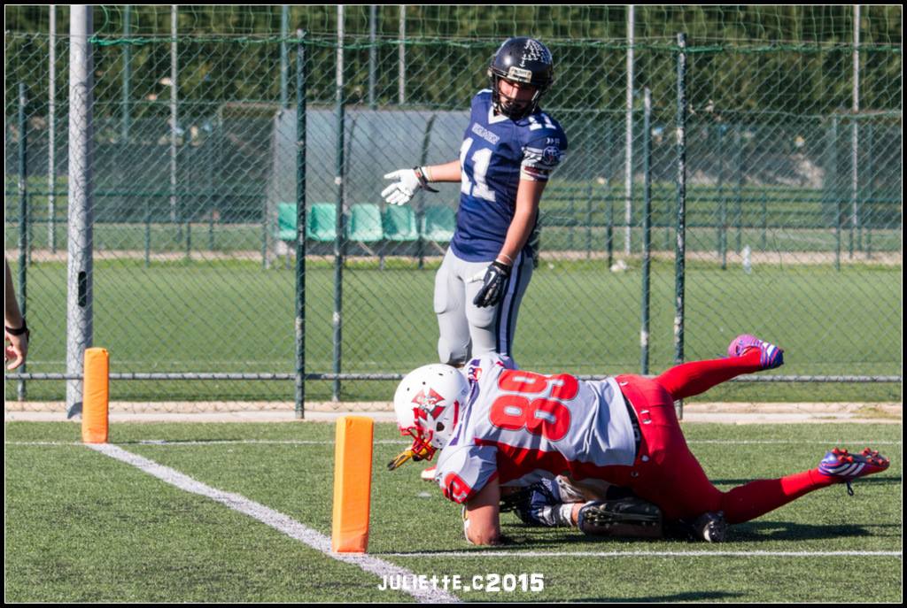 Gianluca Demuro sovrasta un avversario (Foto Giulia Congia) sovrasta