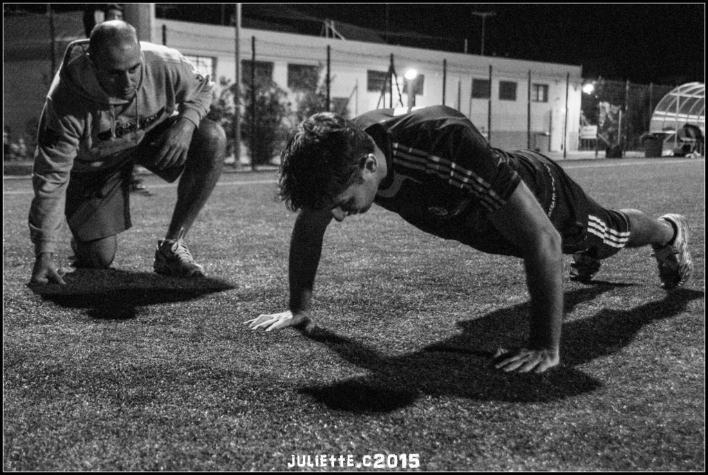 a sx Matia Pisu incoraggia un partecipante alla combine (Foto Giulia Congia)