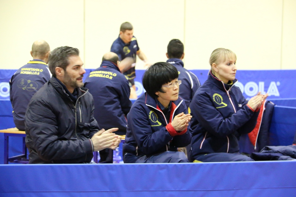 Il presidente Carrucciu con Wei Jian e Bàghina (Foto Gianluca Piu)
