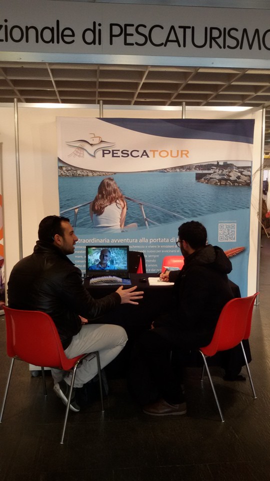 Operatori nello stand del Gac So - Pescatour