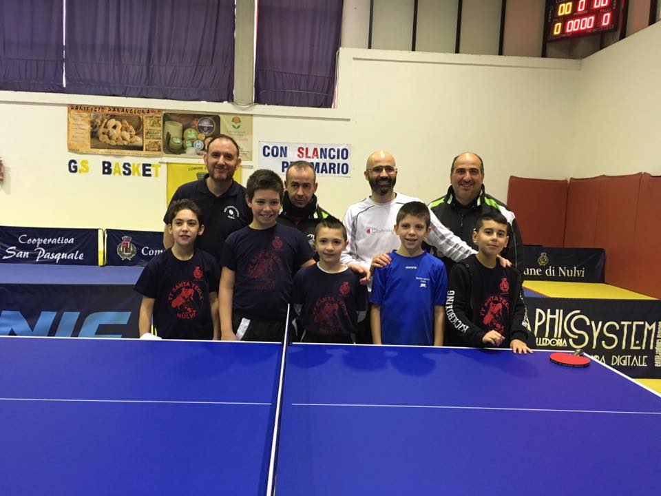 Ai due estremi Marco Dessì e Massimo Posadinu con i rispettivi compagni di squadra