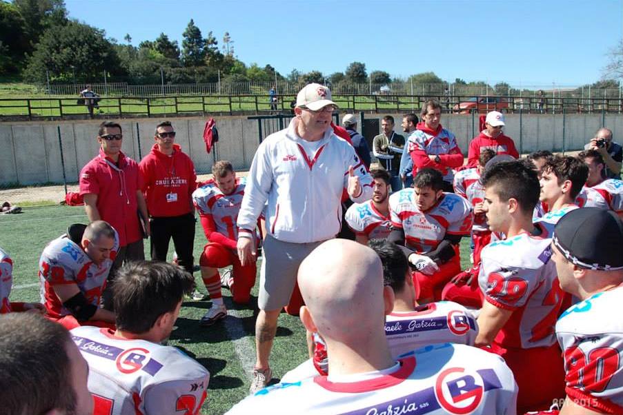 Coach Giuseppe Fiorito con i suoi atleti (Foto Battista Battino)