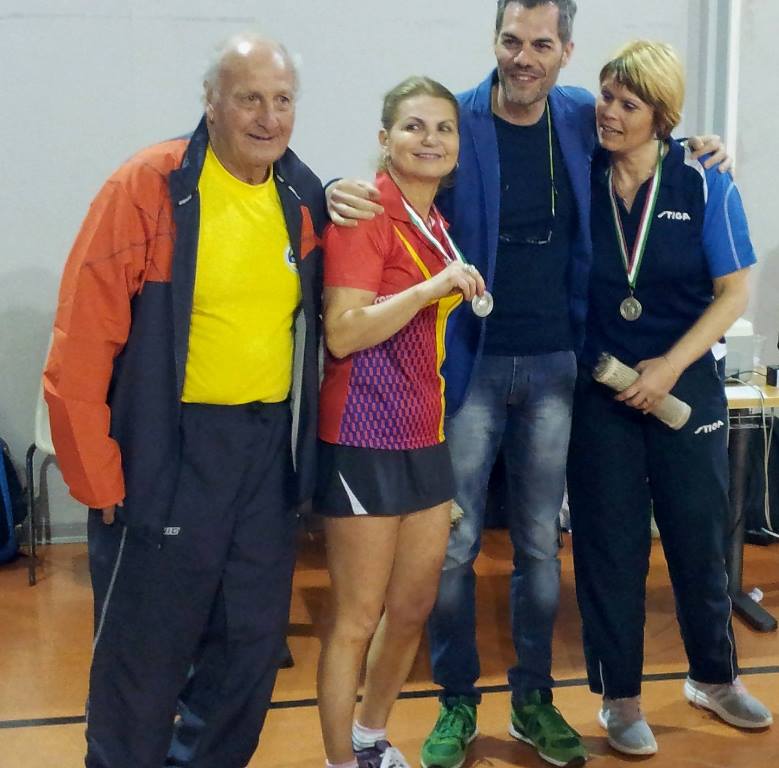 Il presidente Simone Carrucciu e il patron della manifestazione Efisio Pisano durante la premiazione