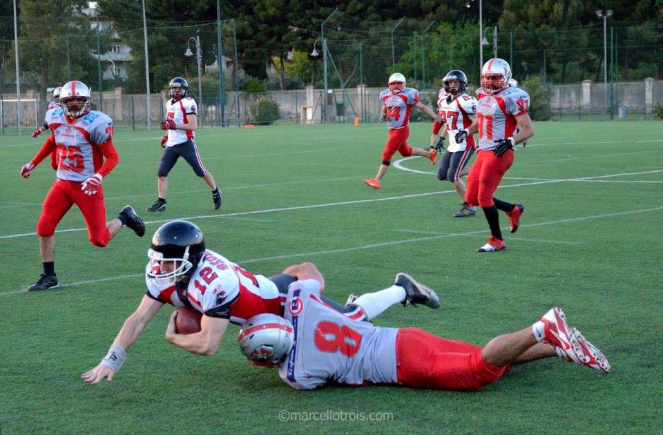 Un placcaggio di Stefano Murgia (Foto Marcello Trois)