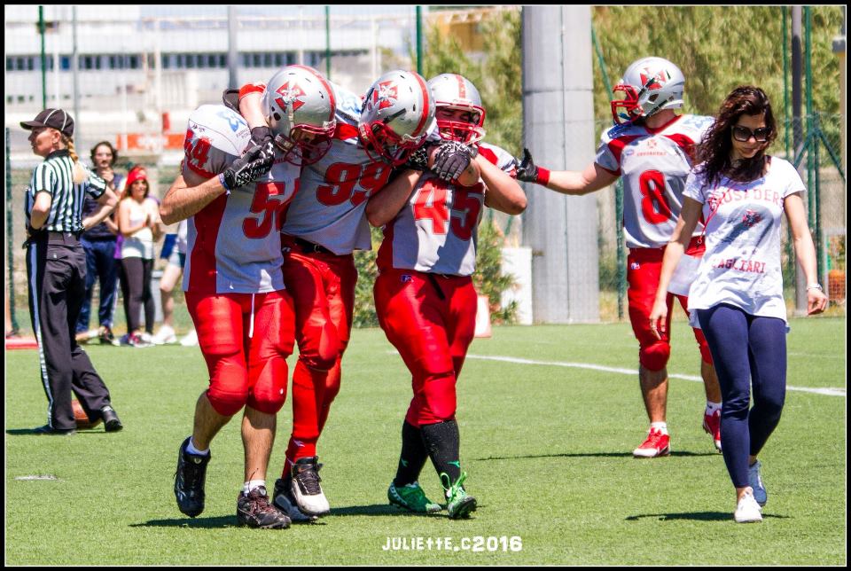 Elisabetta Marongiu ha appena prestato soccorso a un rosso argento (Foto Giulia Congia)