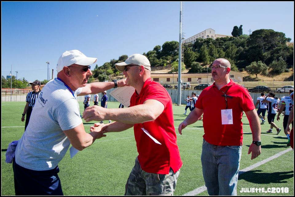Giuseppe Fiorito e Walter Serra a fine partita (Foto Giulia Congia)