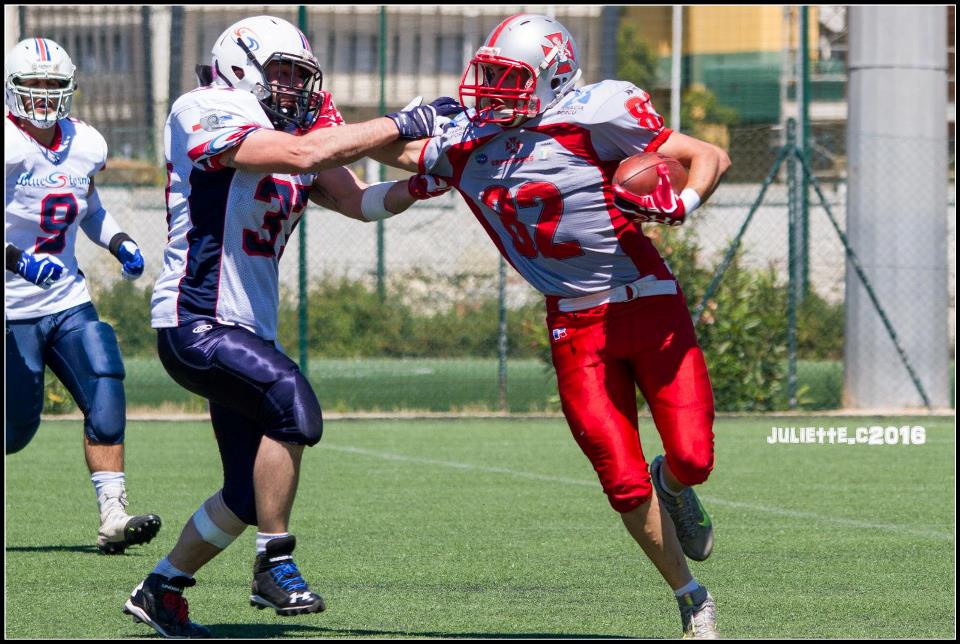 Luca Puddu difende l'ovale come può (Foto Giulia Congia)