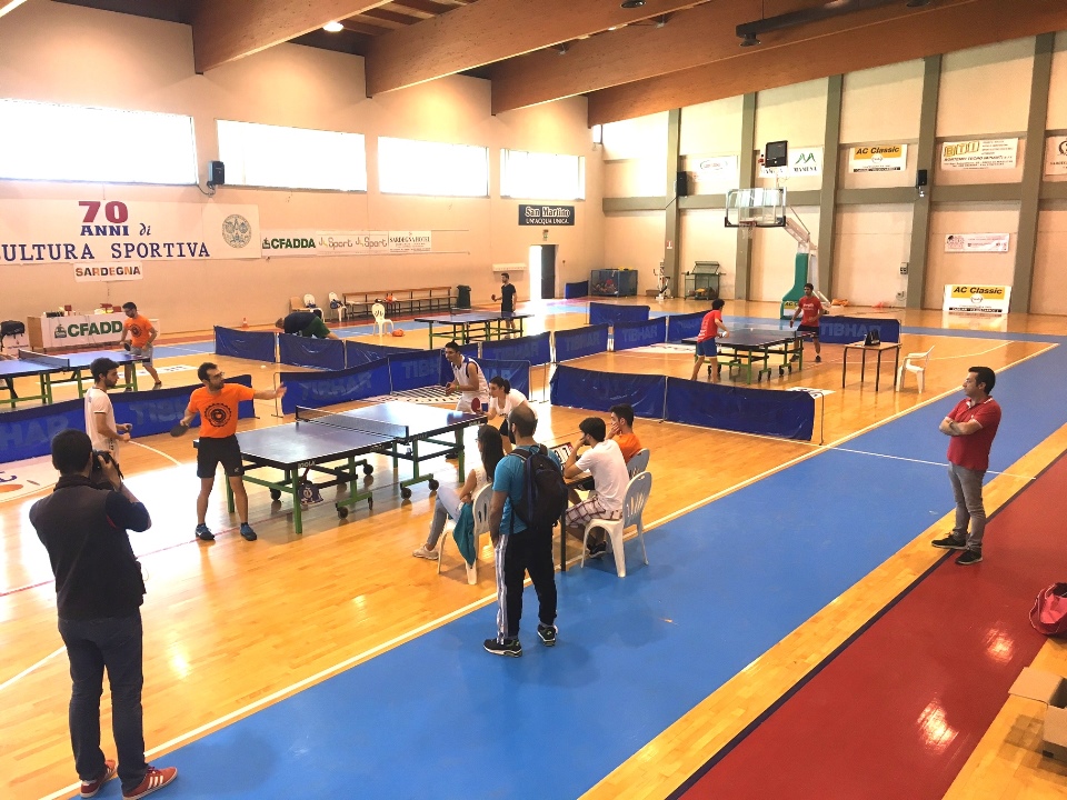 Con la maglia arancione il vincitore di Ateneika Felice Leppori