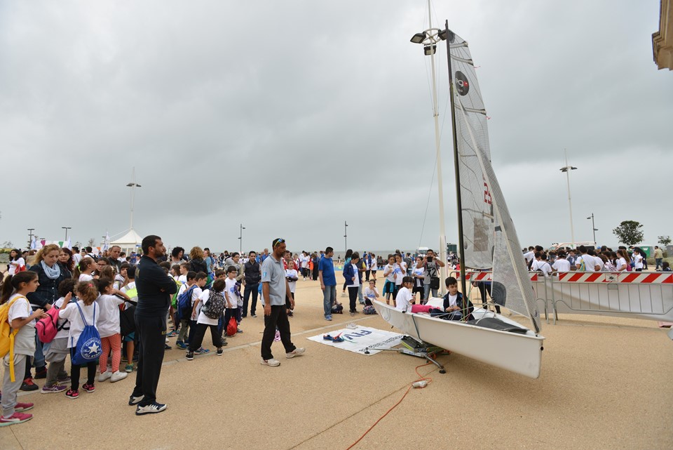 bachisio-pira-assiste-alle-dimostrazioni-con-la-vela