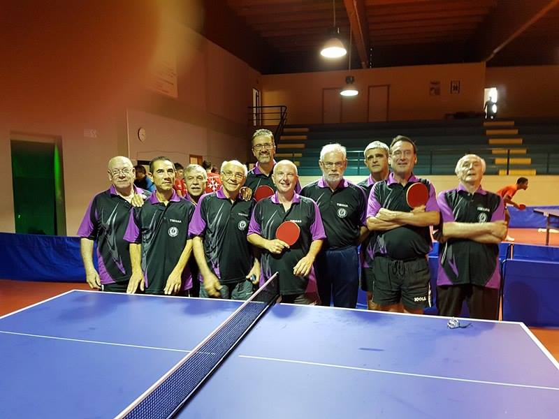 foto-di-fruppo-con-gli-atleti-della-fintes-cagliari