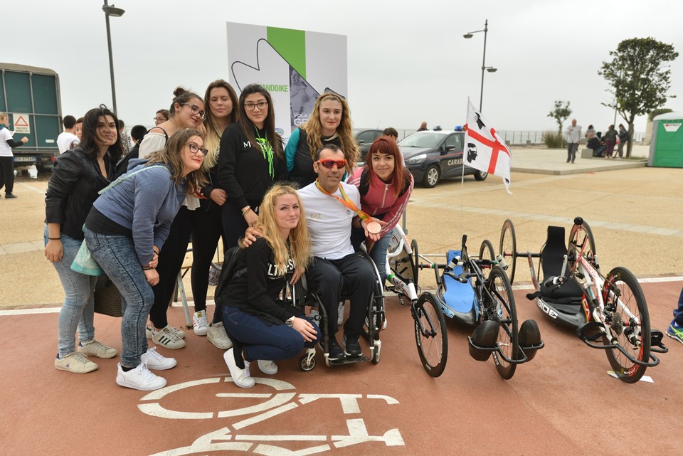 giovanni-achenza-e-le-fans